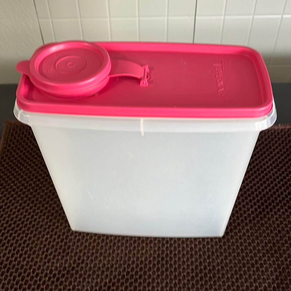 Tupperware container